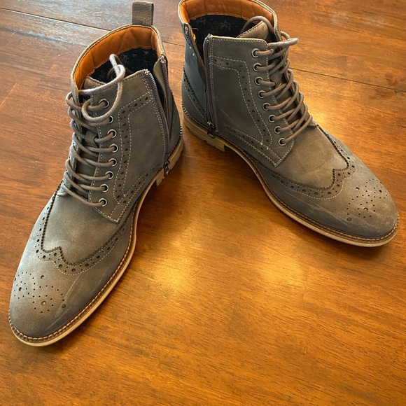 Steve Madden zip and tie boots with wingtip stitching - Picture 4 of 4